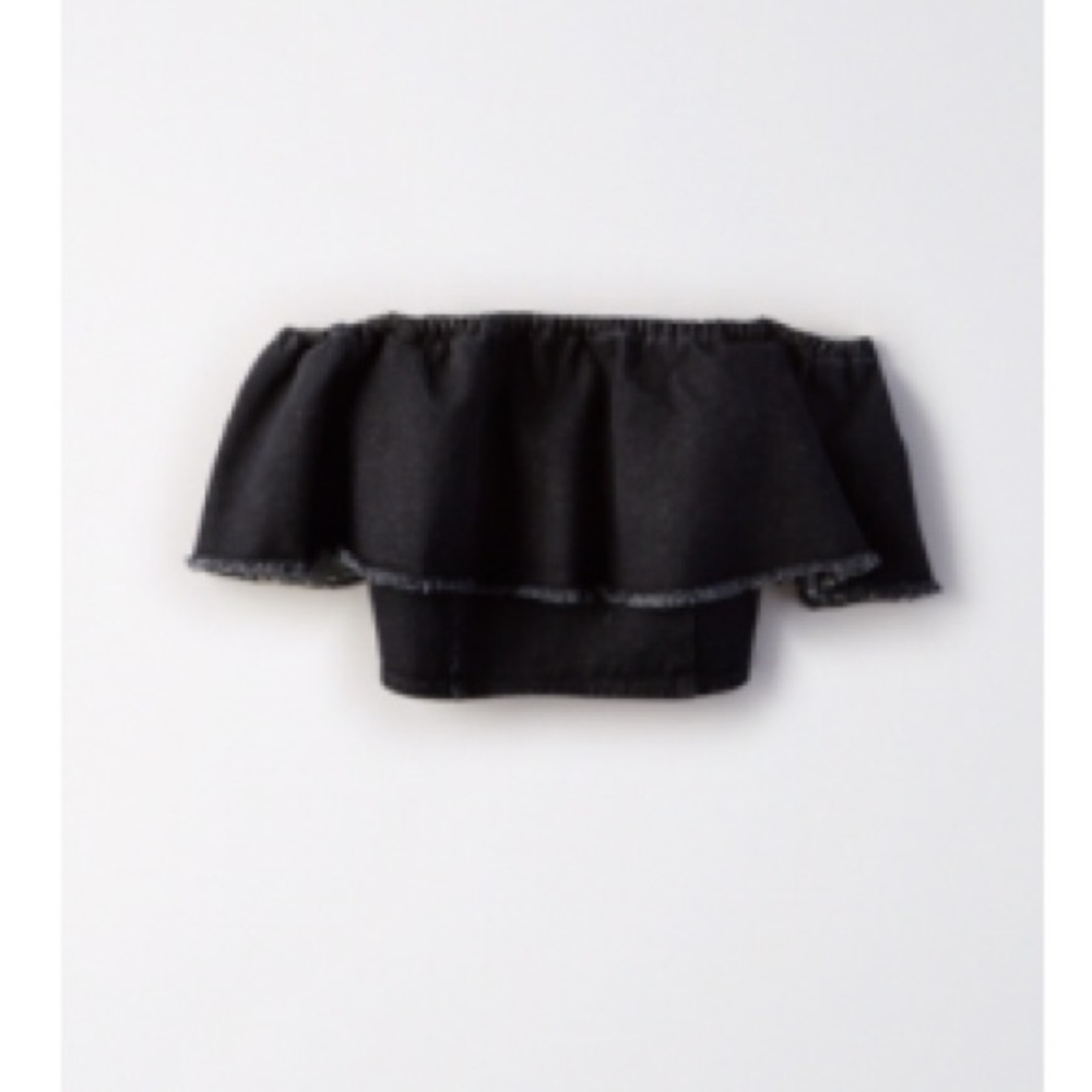 Off shoulder crop top